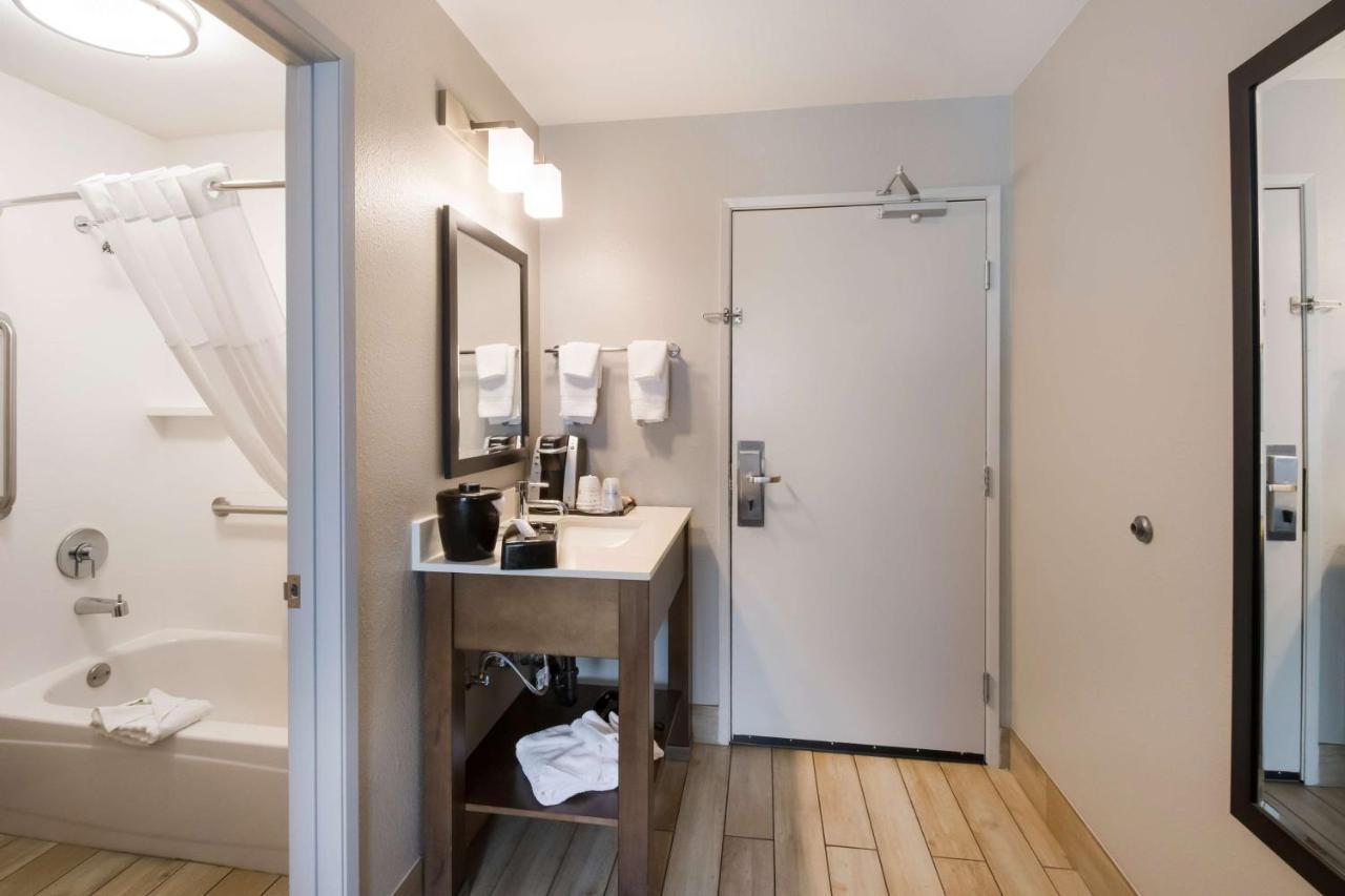 Best Western Mcminnville Inn Экстерьер фото